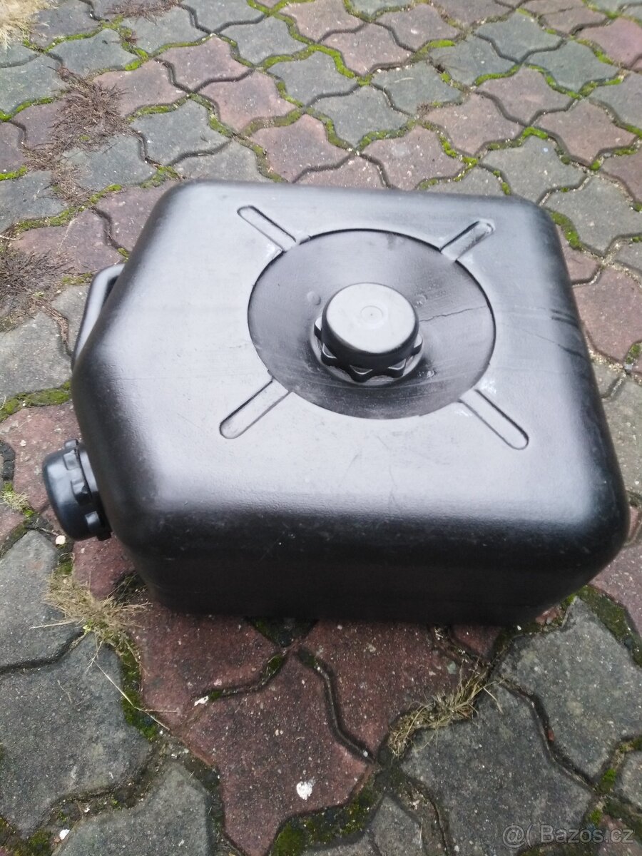 Odpadní kanystr 20L ke karavanu