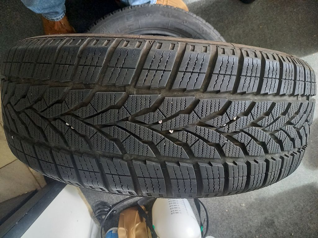 zimní pneu 215/55/18