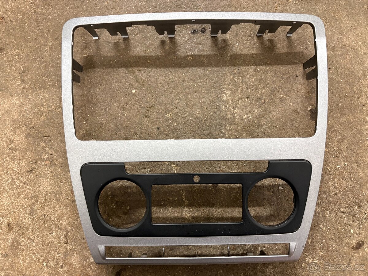 Rámeček rádia Octavia 2 facelift