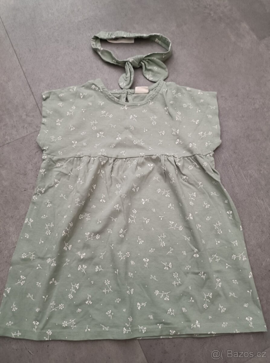 Šaty kalhoty a svetr