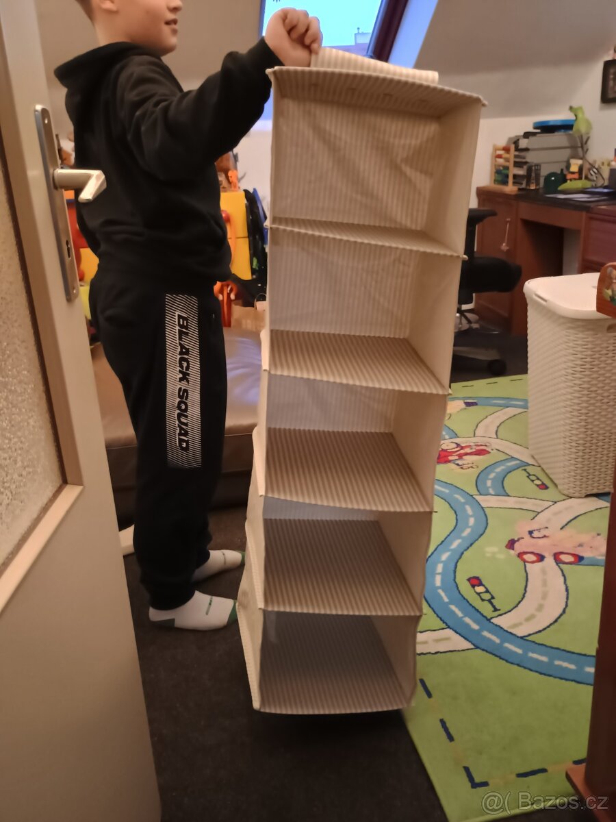 Závěsný organizér do skříně
