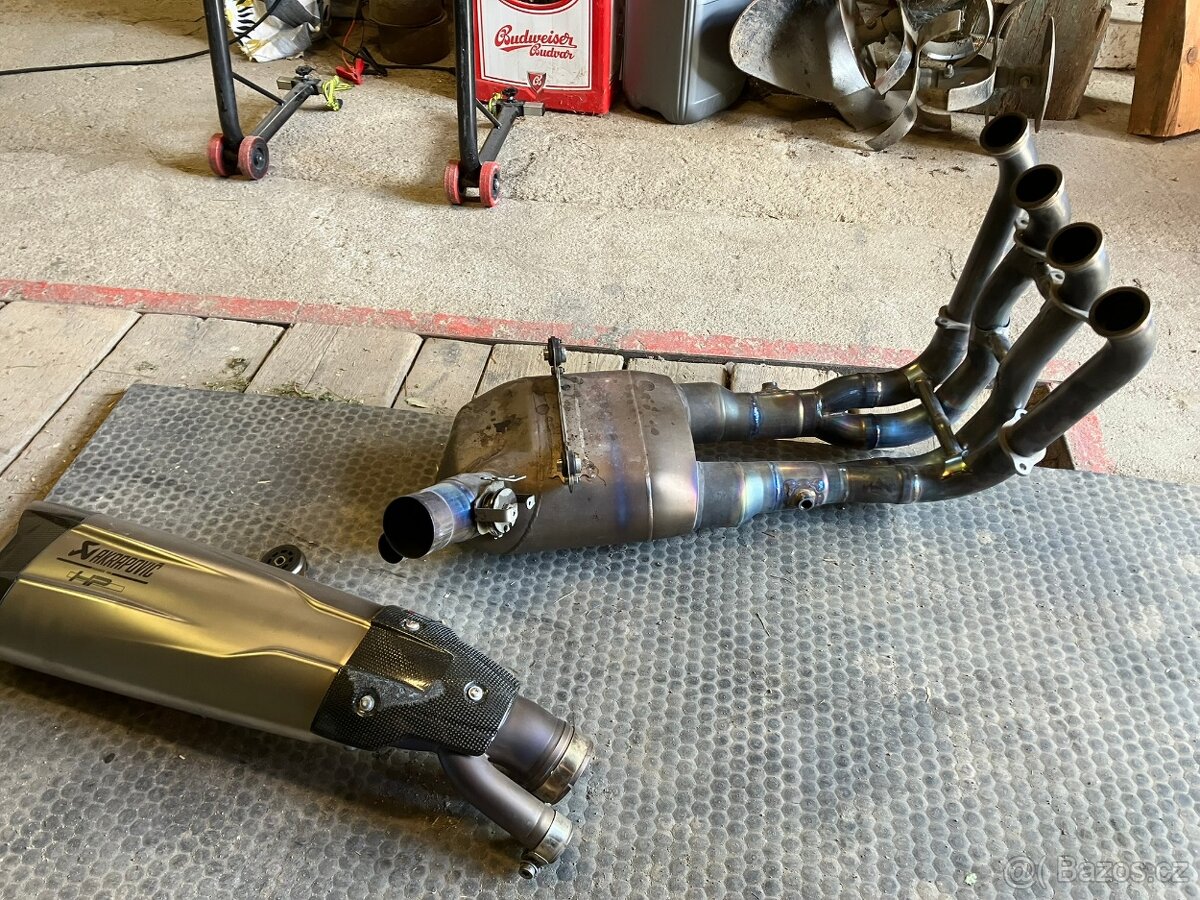 BMW S1000RR akrapovic HP titanium