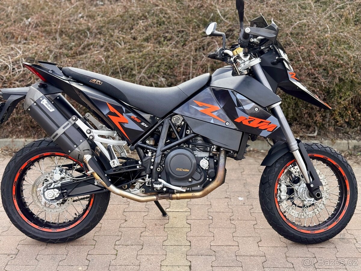 KTM 690 Supermoto Black