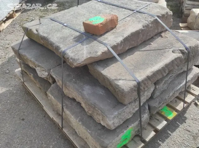 Stará kamenná dlažba, pískovcová dlažba, zápražáky