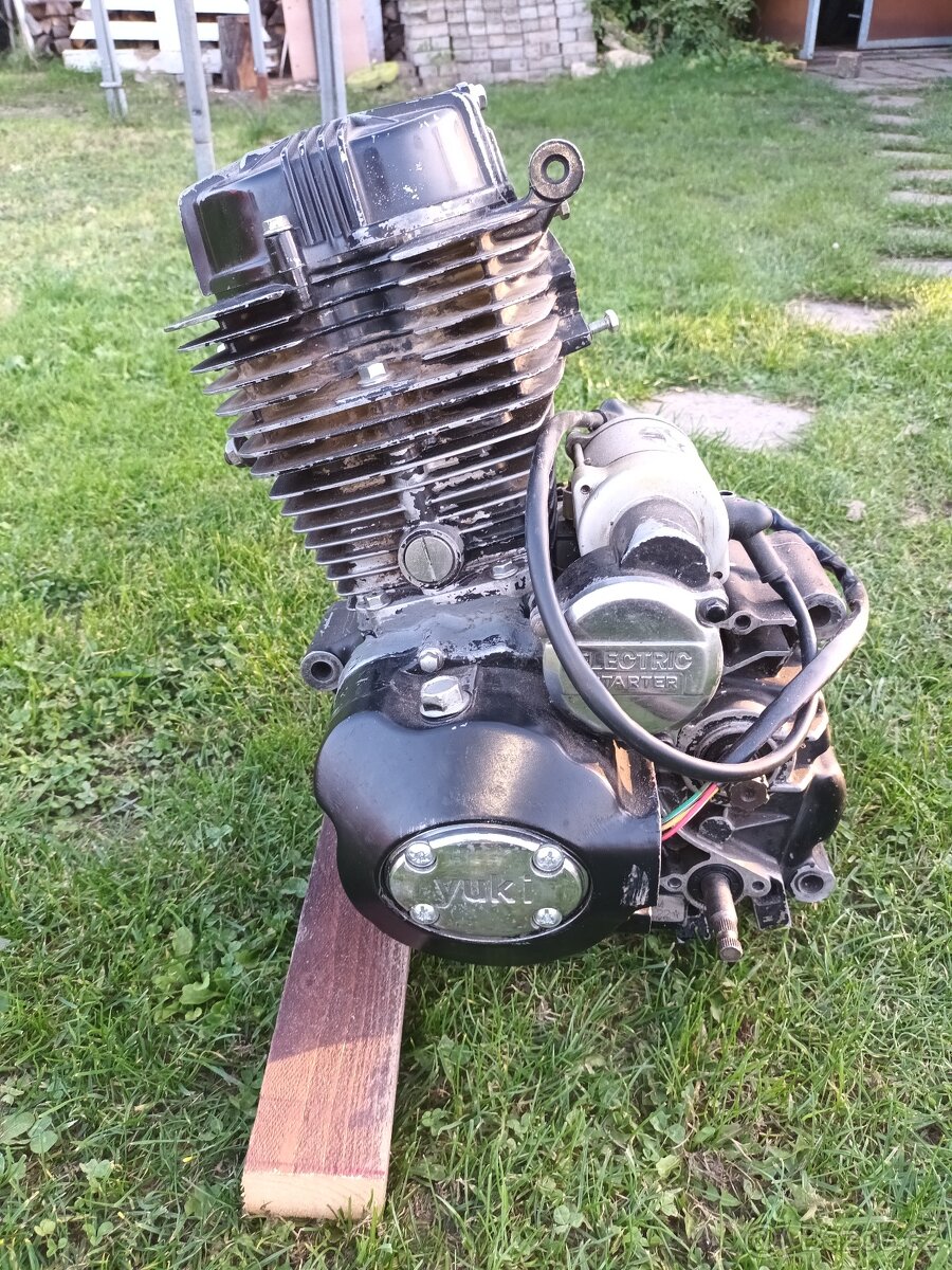 YUKI 250 ccm motor