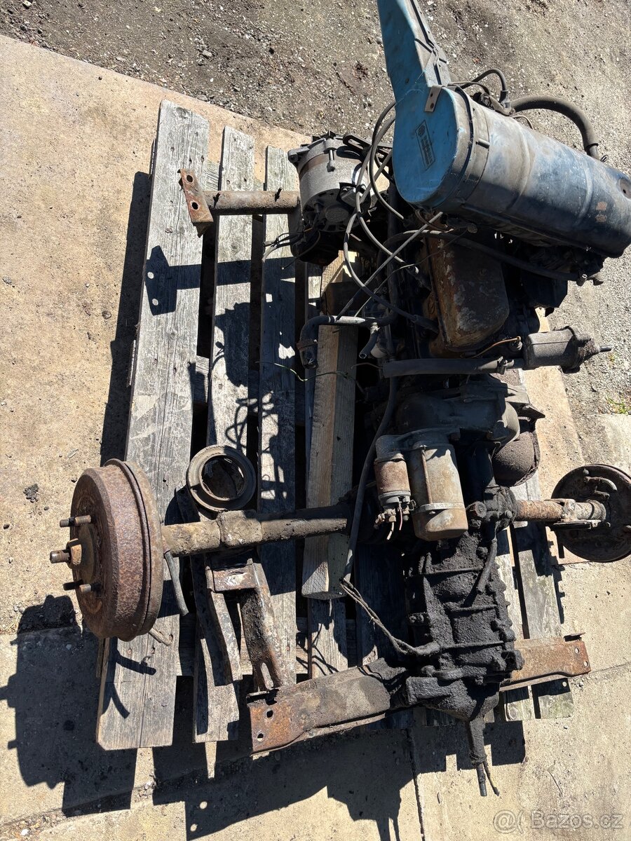 Motor s převodovkou Skoda 120L