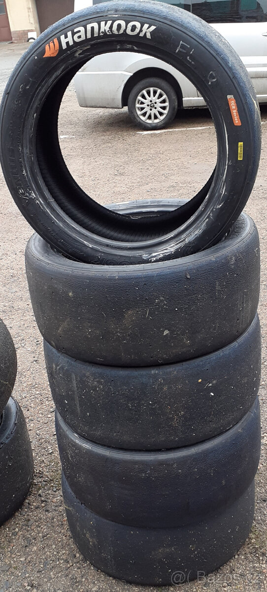 Závodní suché pneu / slick Hankook 300/660R18 a 260/660R18
