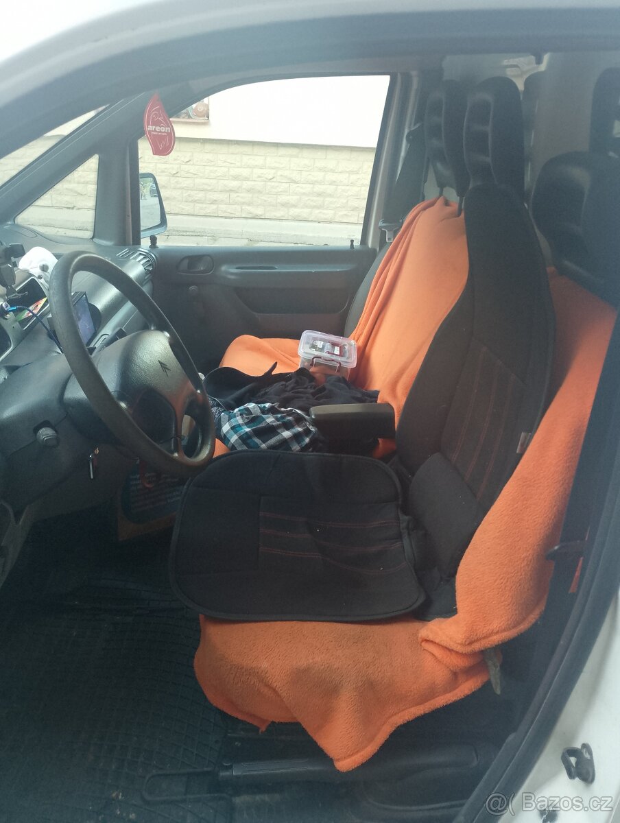 Jumpy najeto jen 139000km ,couvaci kamera