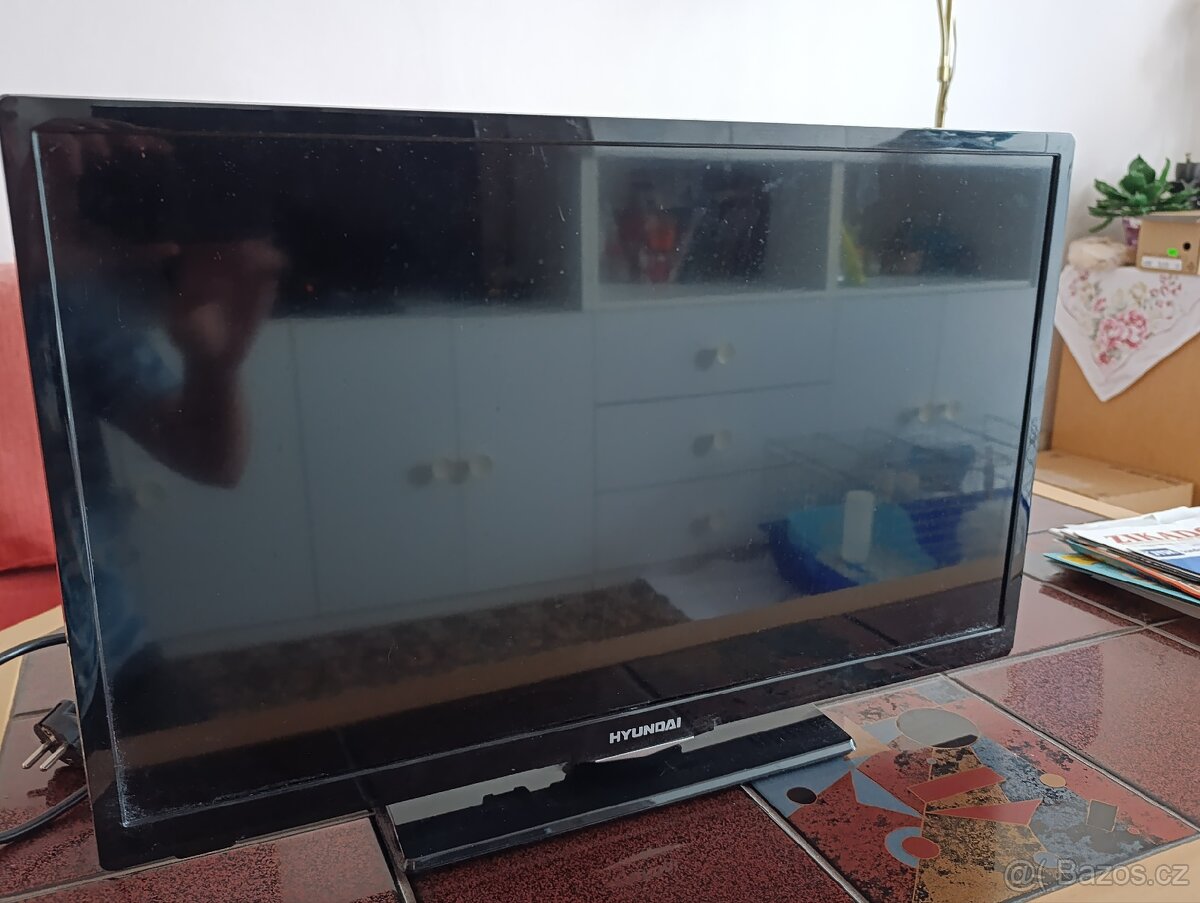 Televize HYUNDAI HL 24172 DVDC – 24” s DVD přehrávačem