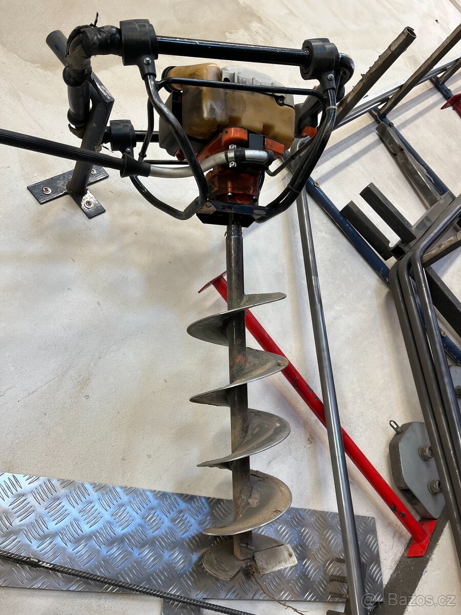 Benzínový zemní vrták STIHL