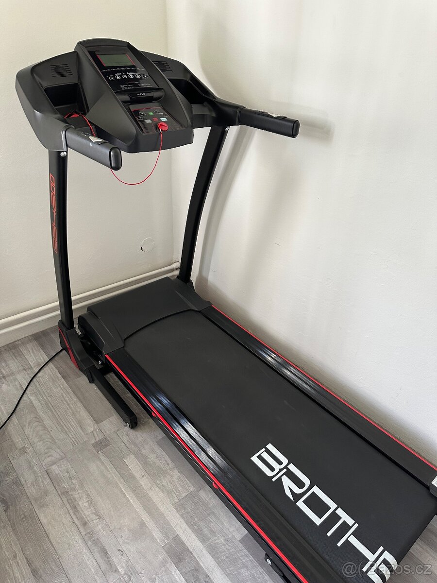 Běhací pás Brother GB4200 v TOP stavu