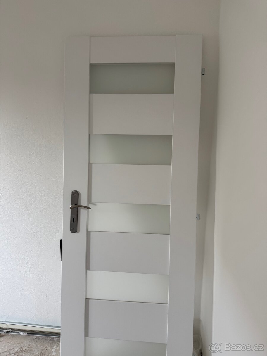 Interiérové dveře bílé 8O cm