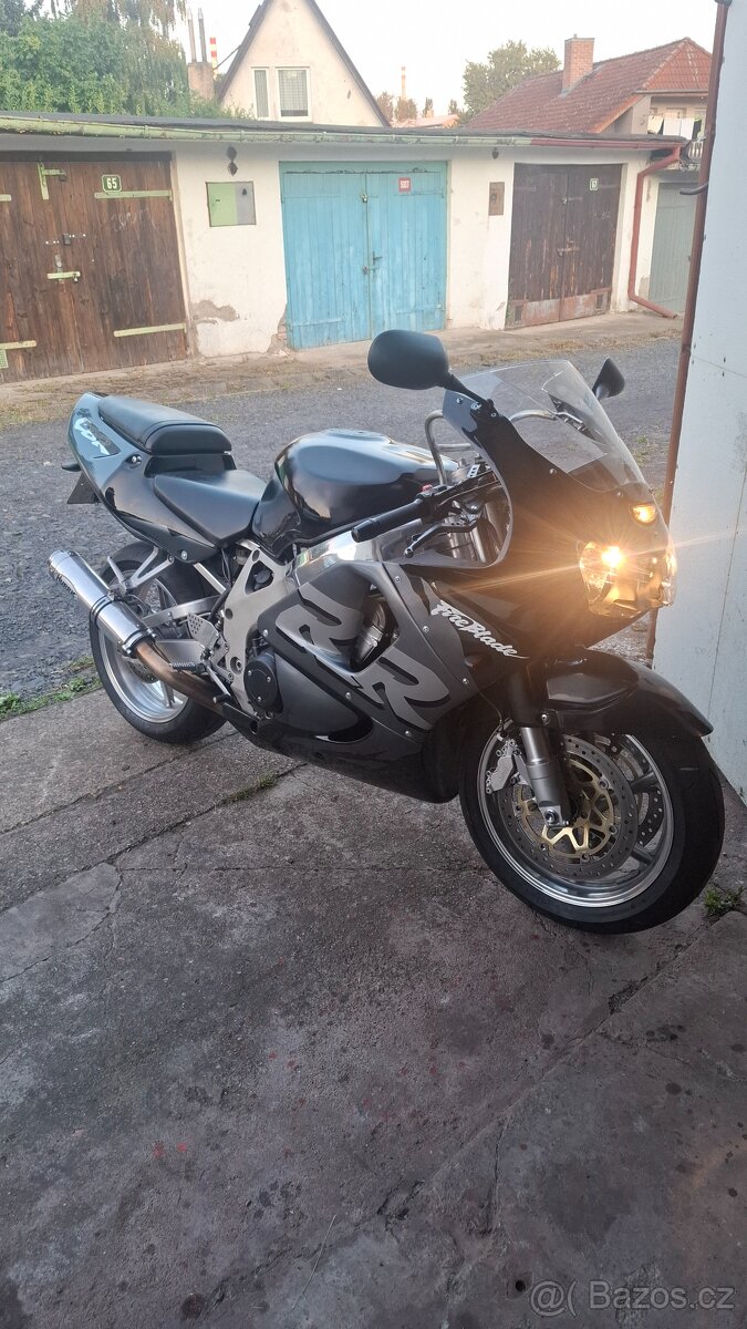 Honda cbr 900rr
