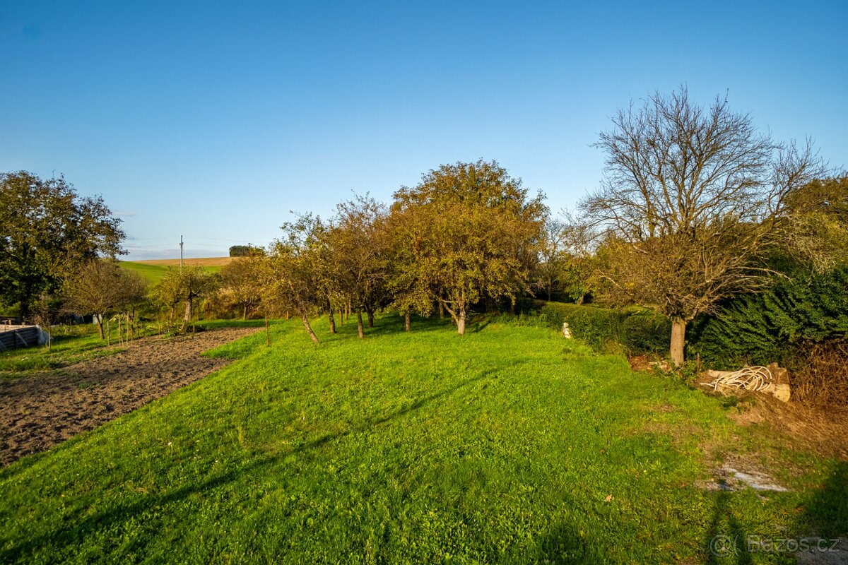 Stavební pozemek, Pitín 768m2