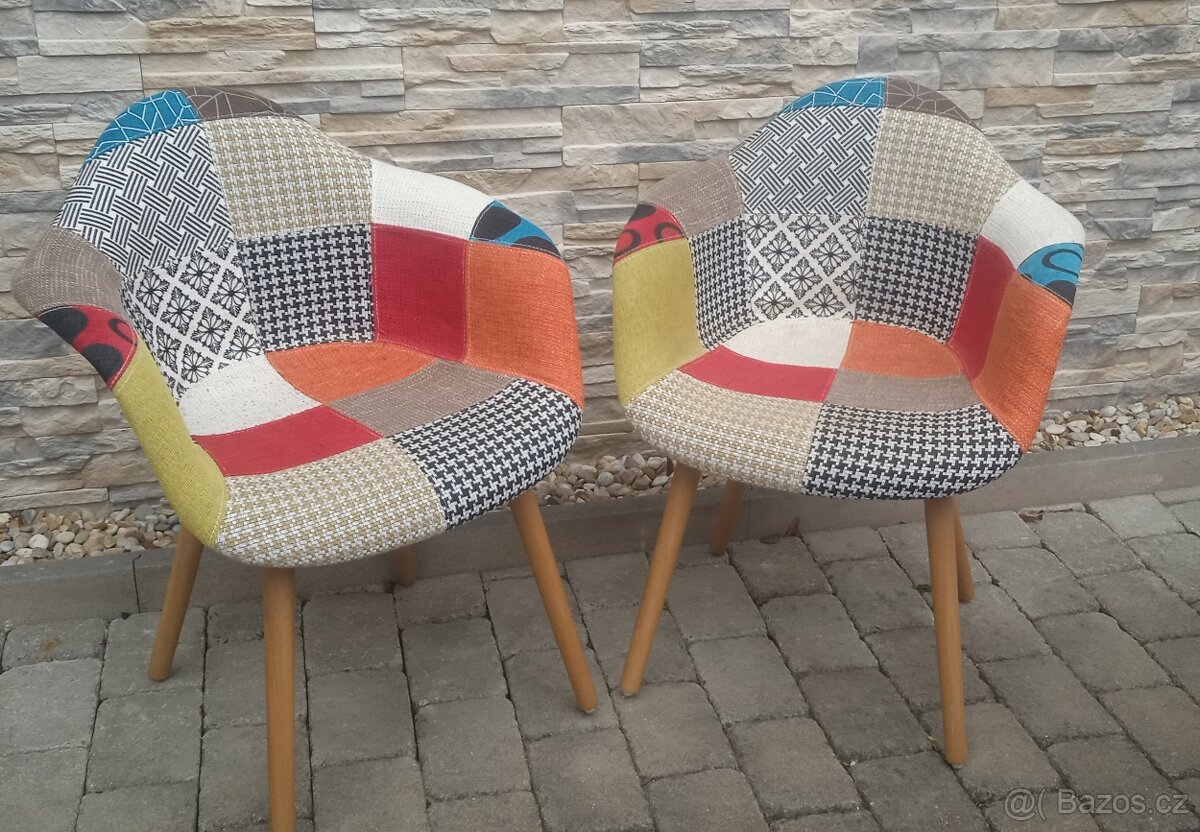 Moderní barevné jídelní židle