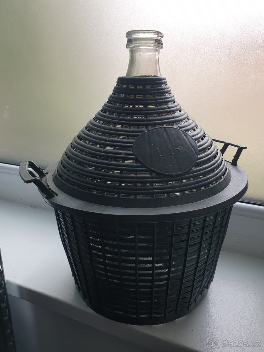 Demižon v plastovém koši 15 litrů