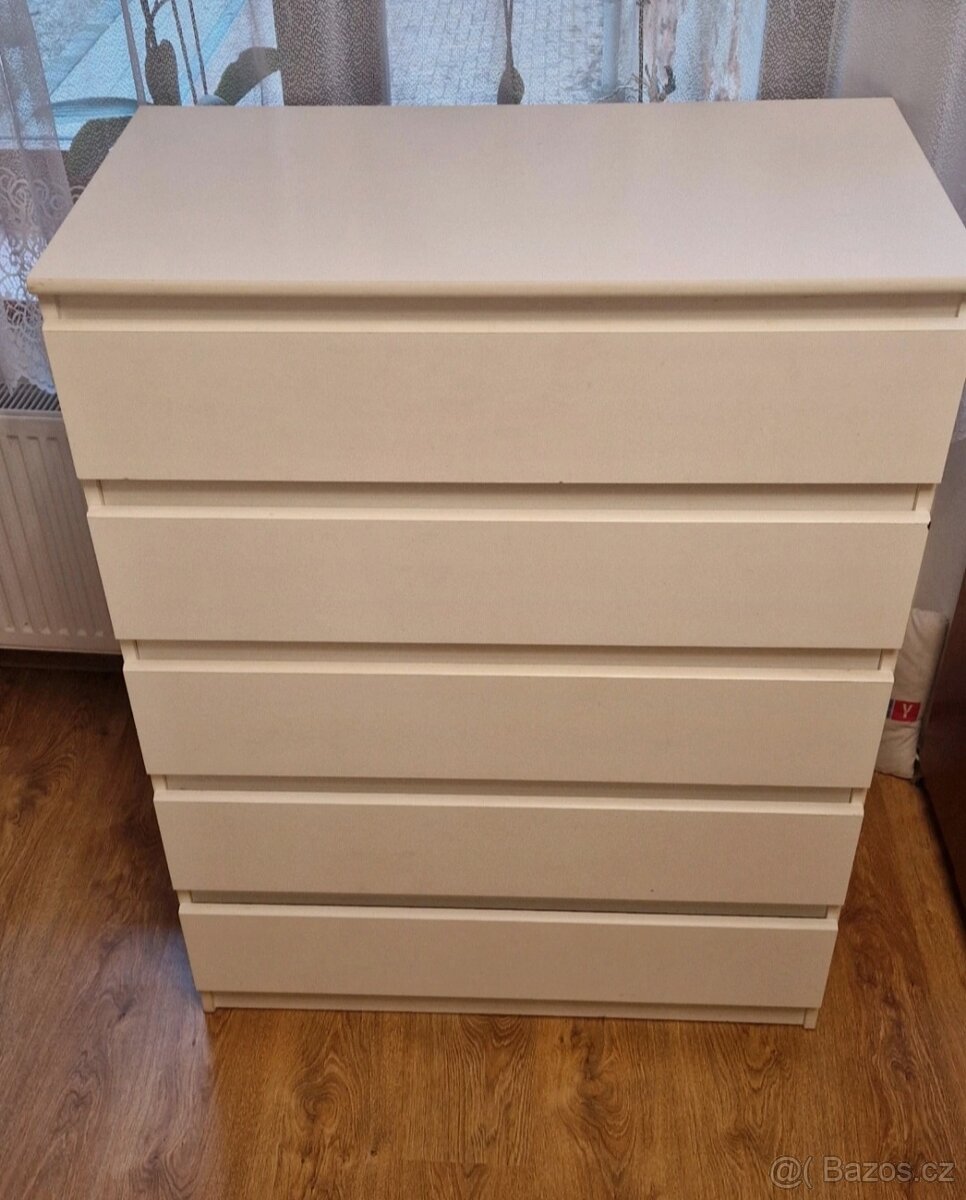 Velká komoda s pěti zásuvkama