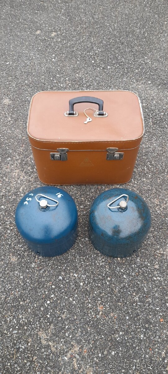 KUFR NA VAŘIČ + PLNÉ PROPAN BUTANOVÉ BOMBY 2 ks