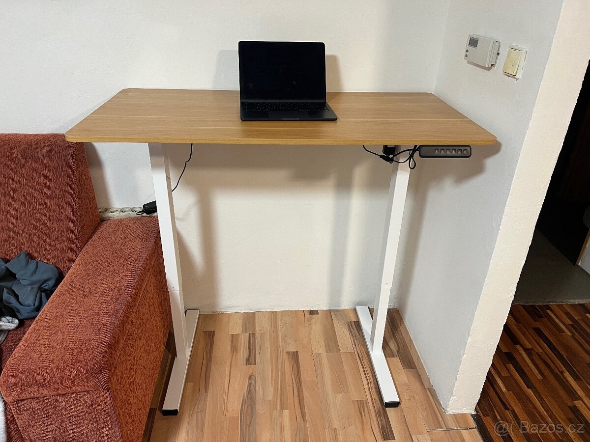 Výškově nastavitelný stůl 110cm NOVÝ dřevo