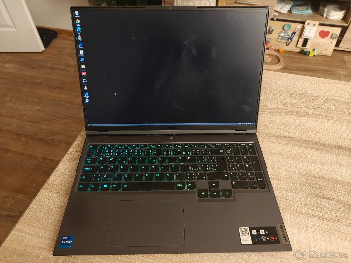 Legion 5 pro (32 GB ram, intel i7, 16 display, nvidia 3060)