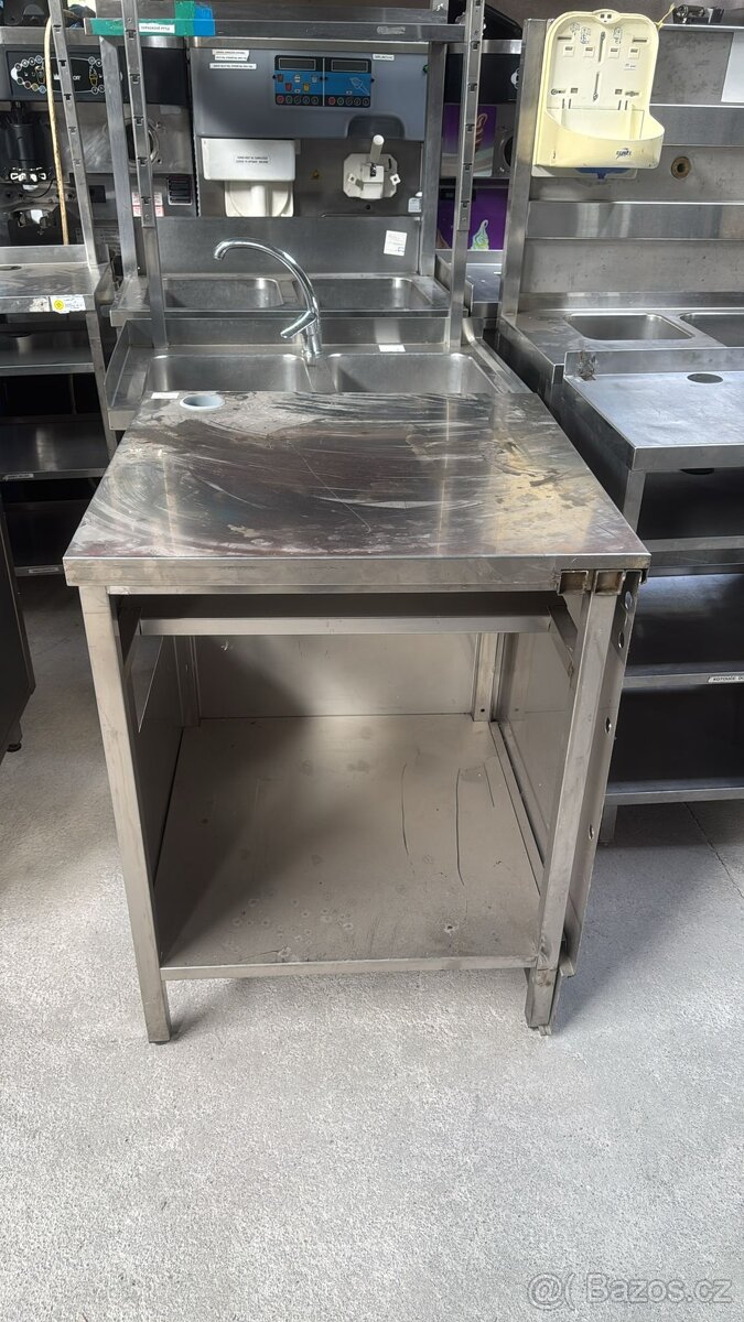 Nerez. stůl