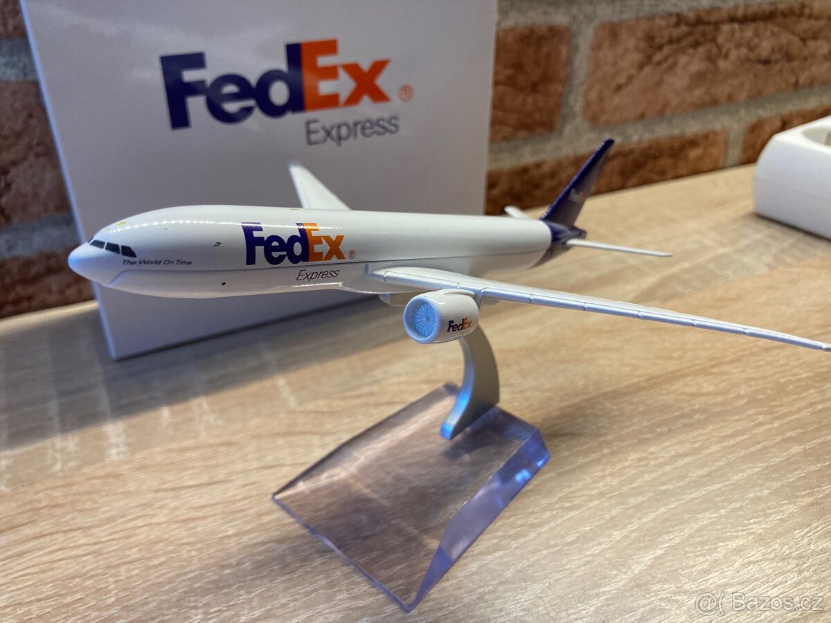 MODEL LETADLA - BOEING 777 - FEDEX.