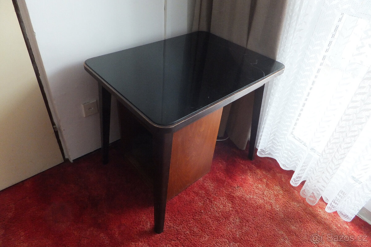 Prodám konferenční stolek zn. THONET