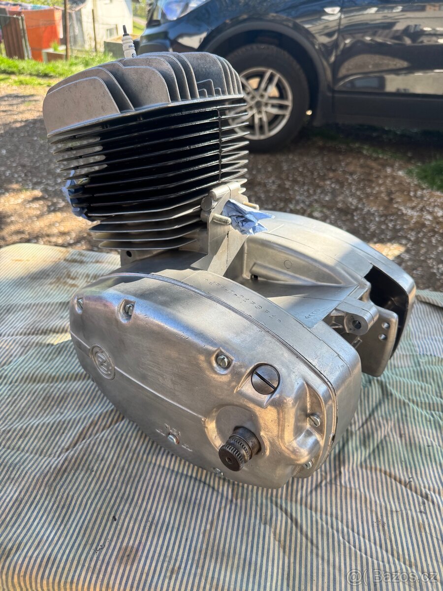 Motor ČZ 175/477 po GO