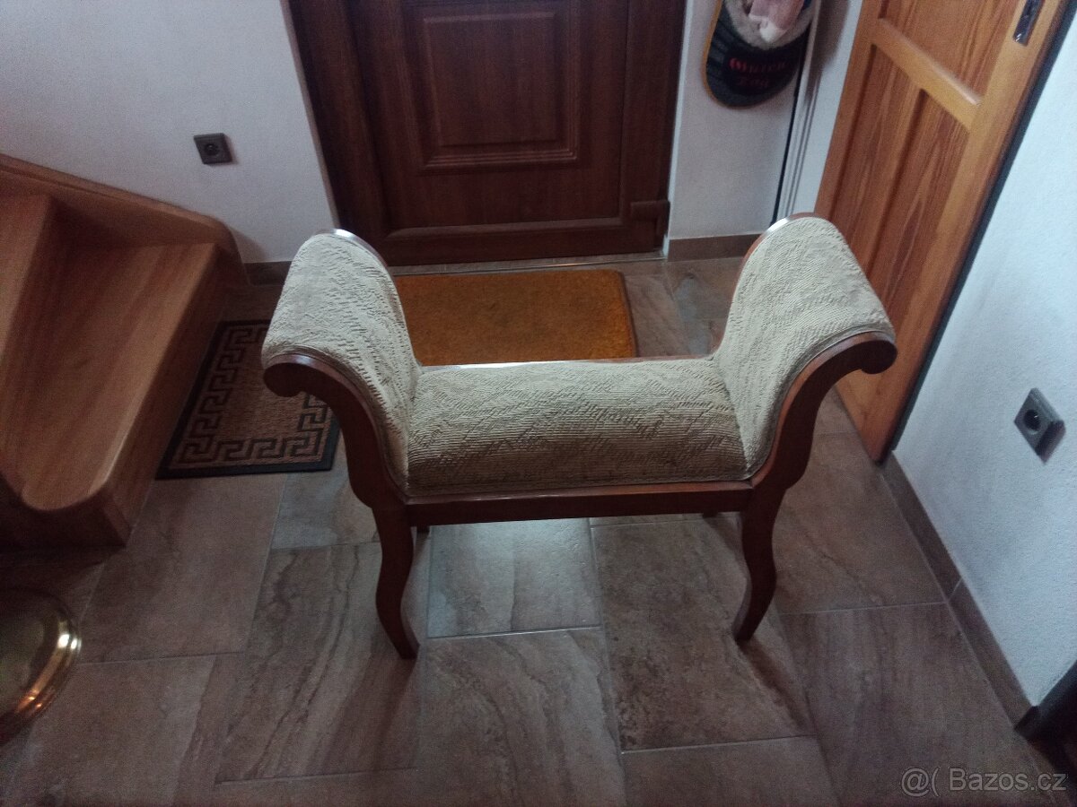 stará sedací lavice
