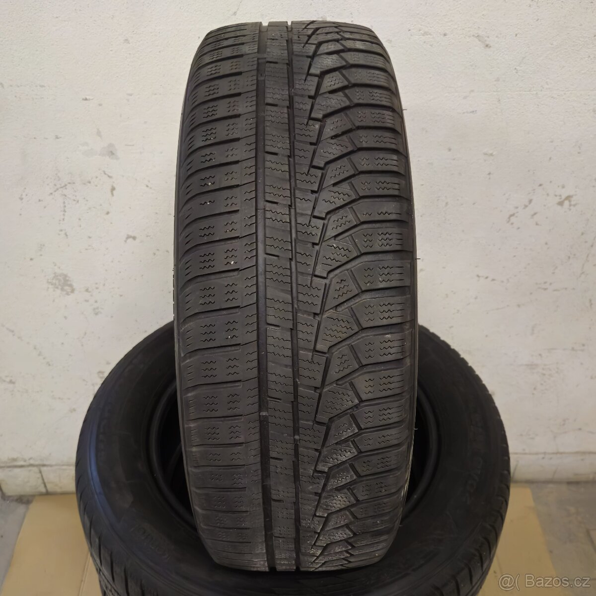 Zimní pneumatiky 4,5mm Hankook 205/60 R16 A022