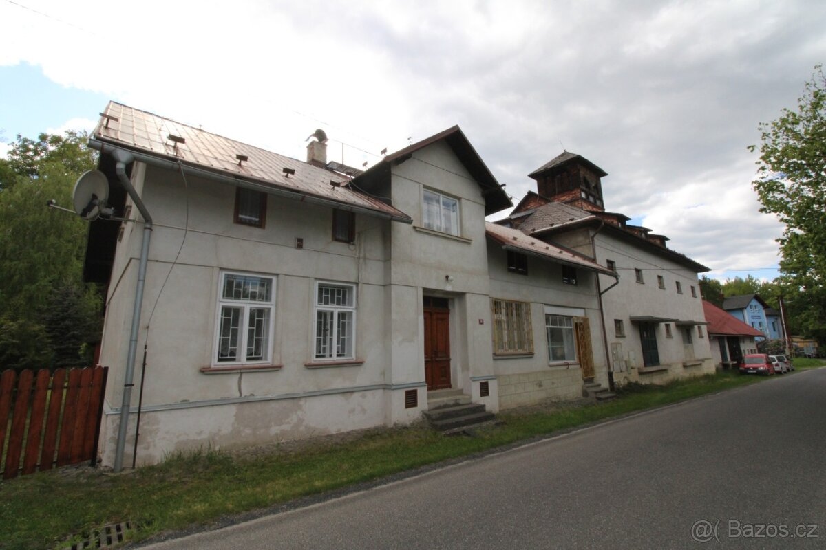 Nabízím k prodeji komerční areál o celk. rozměrech 2671 m2