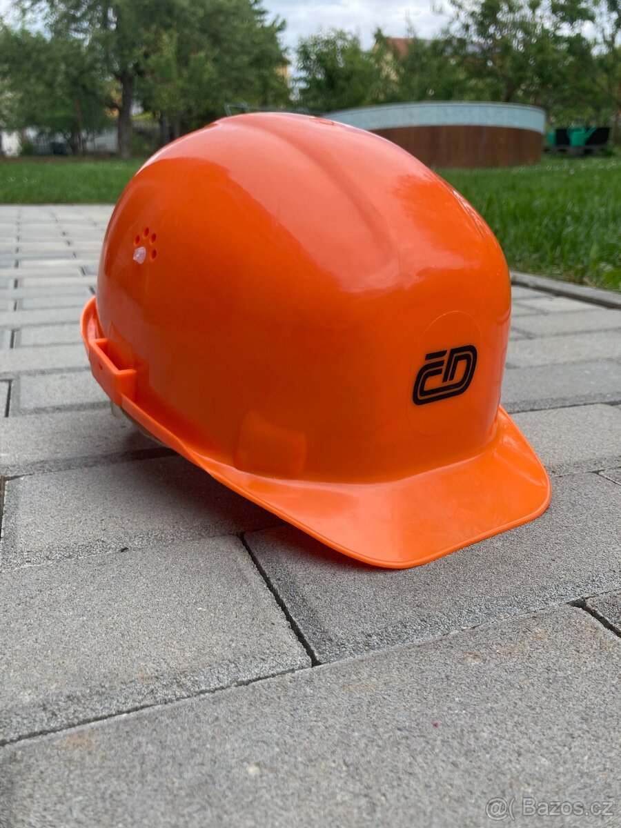 Nádražní přilba