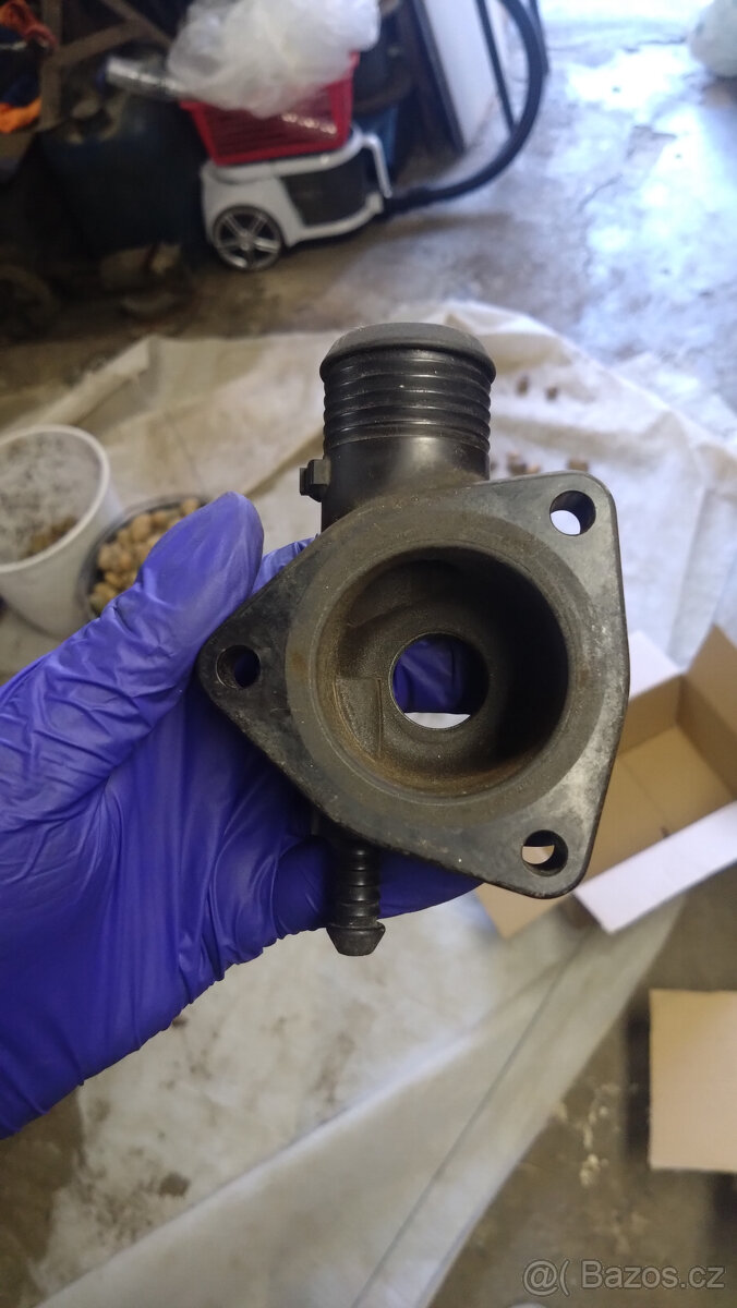 Domek termostatu Ford Sierra Scorpio 2.0 DOHC 8v