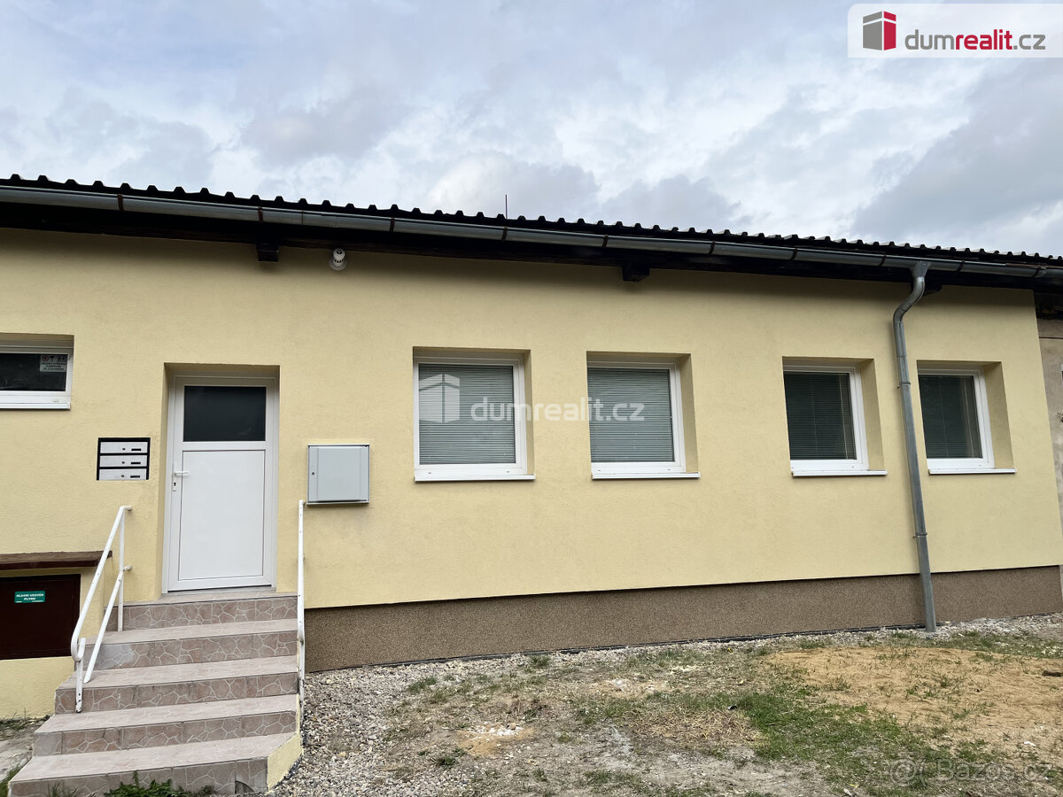 Pronájem bytu 1+kk, 18 m2, Kačice