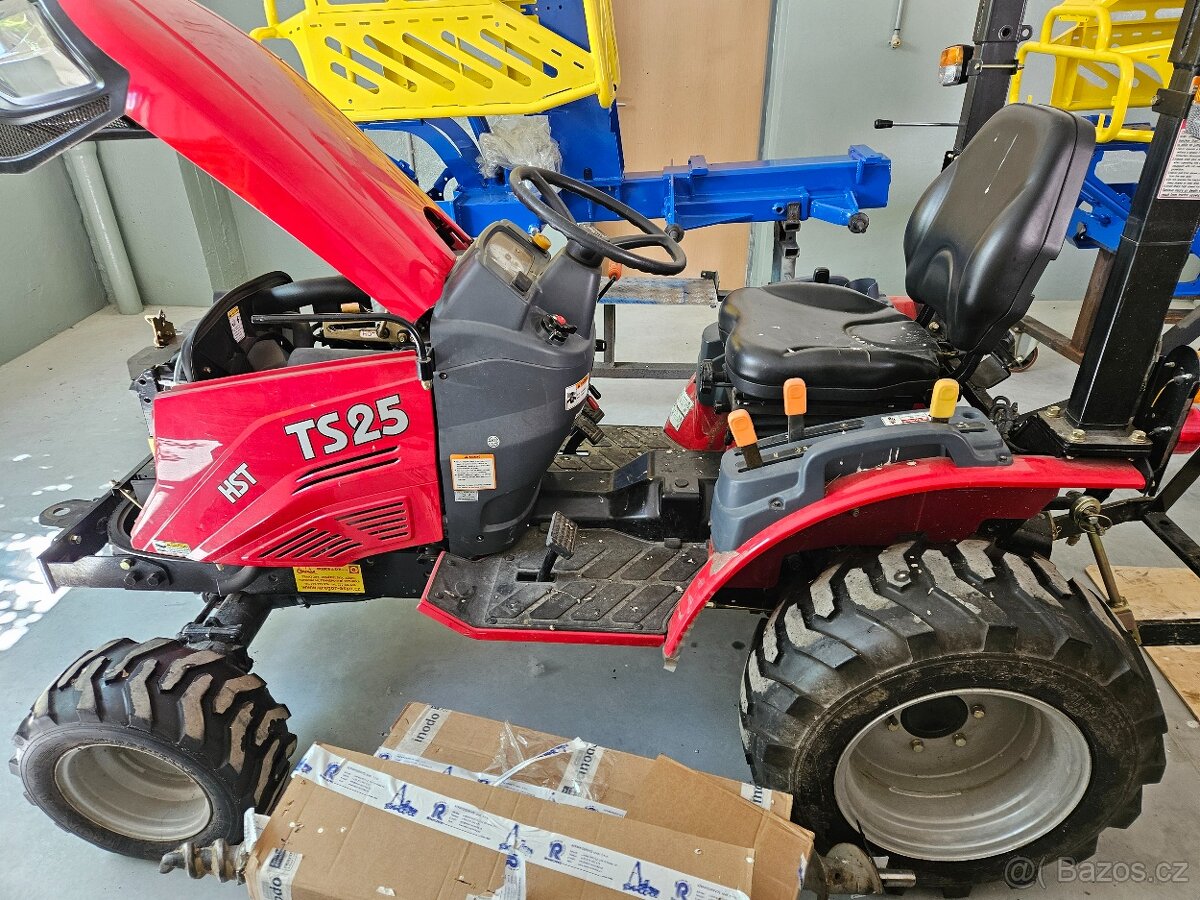 Traktor TYM HST TS25