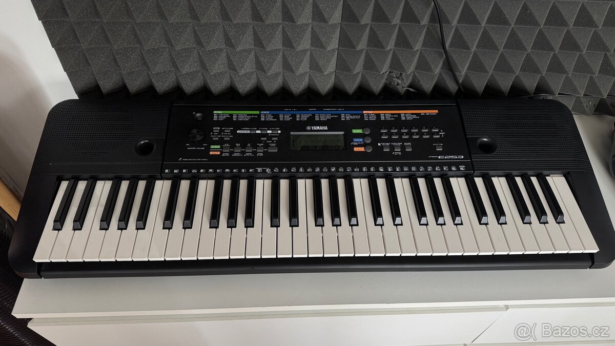 Klávesy Yamaha PSR E253