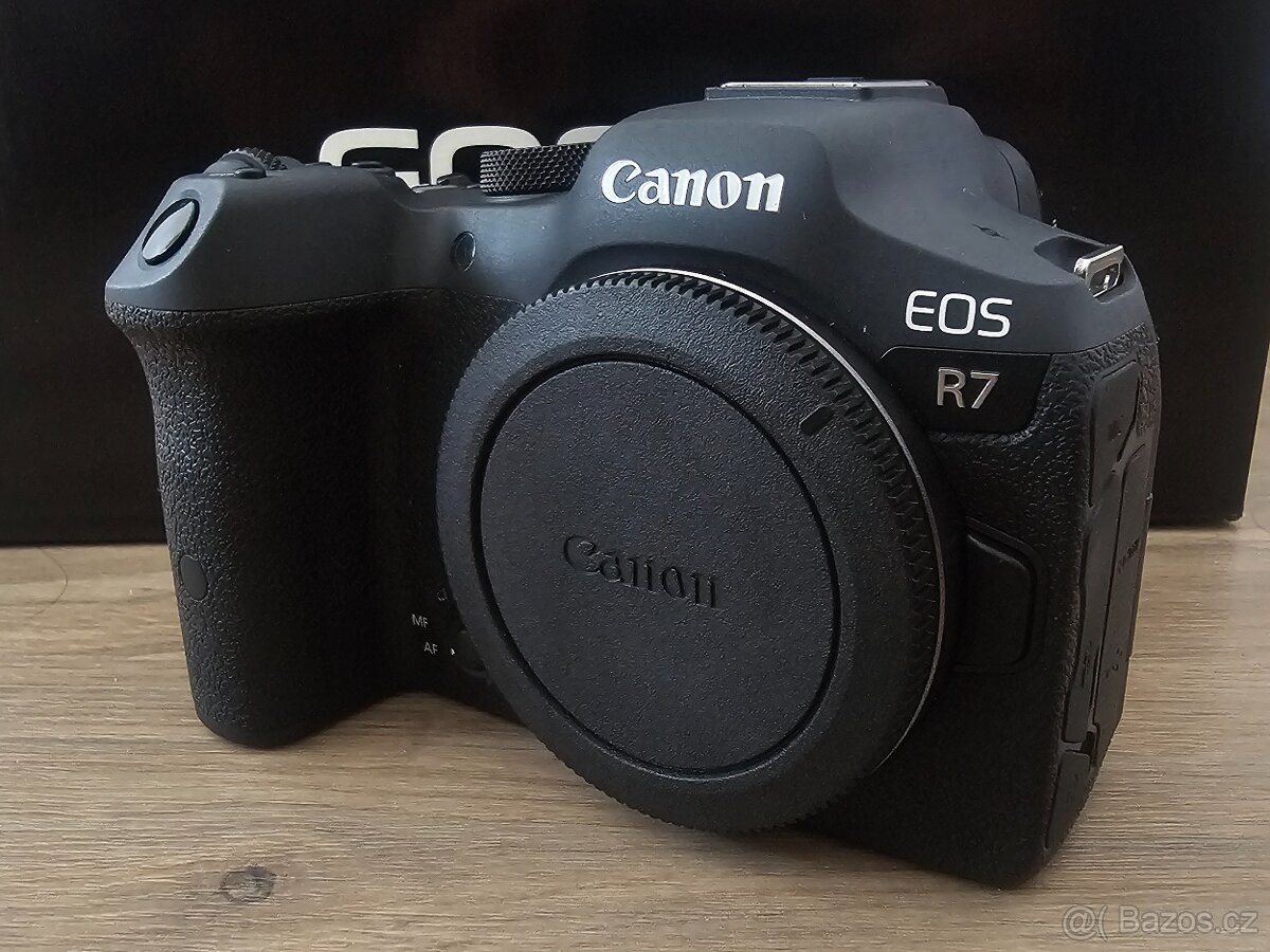 Canon EOS R7