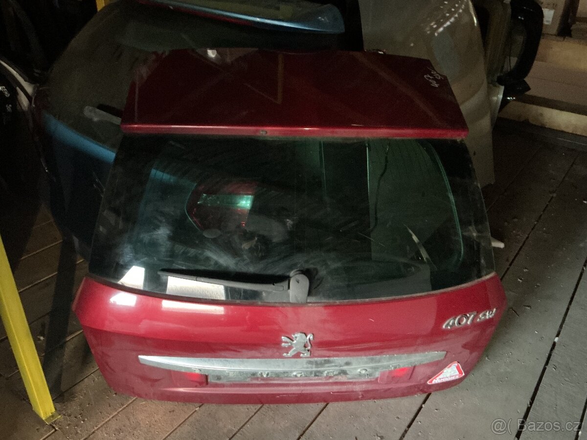 Peugeot 407 SW - kufr. dveře.