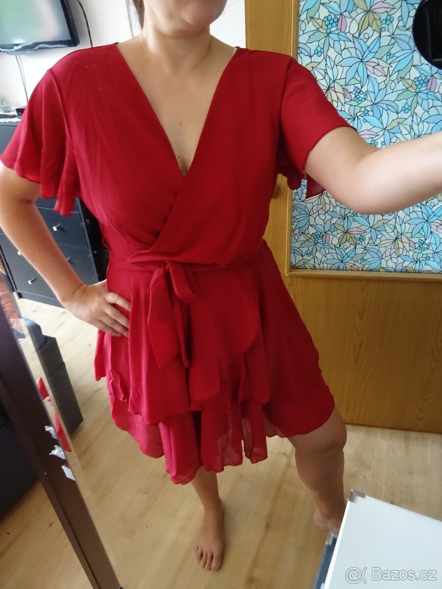 Šaty s řasenou sukní, malinová barva - velikost M