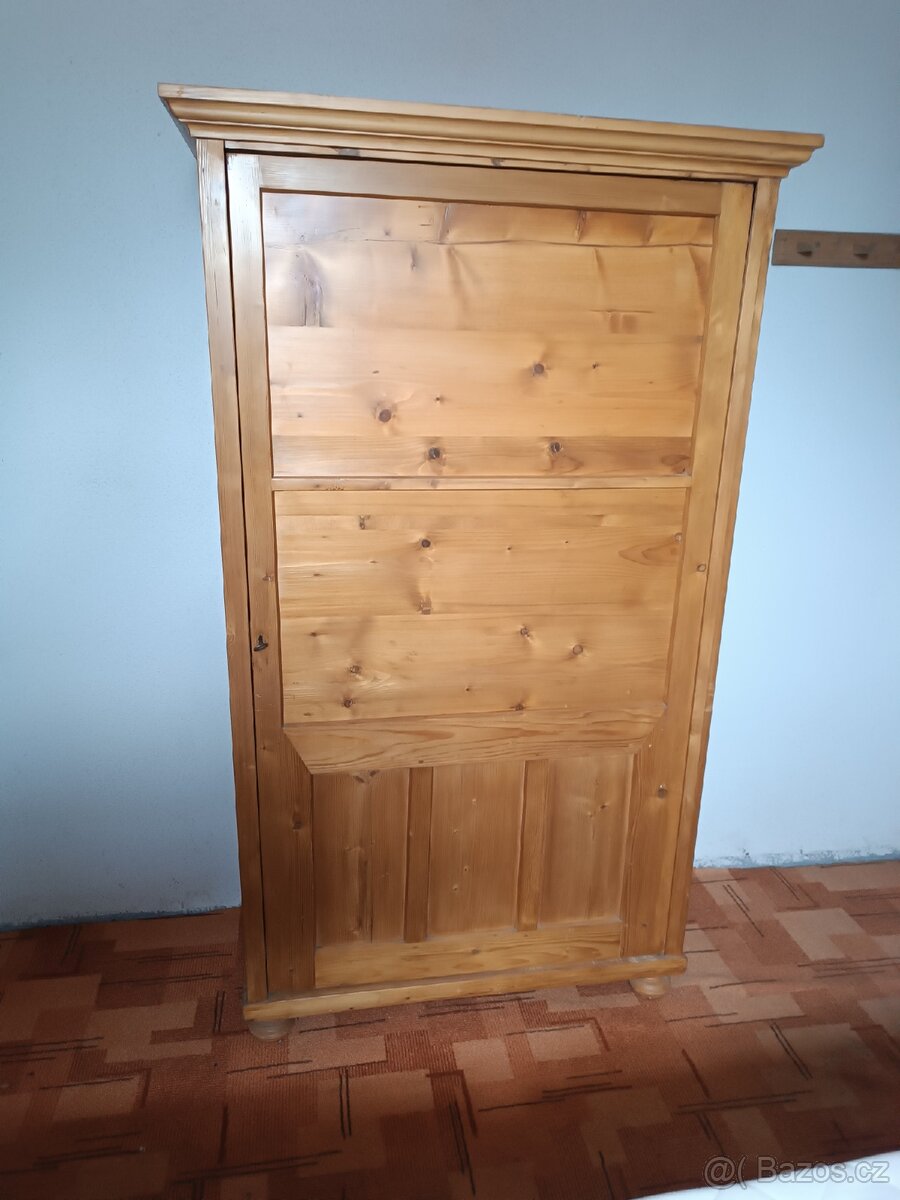 .Šatní skříň