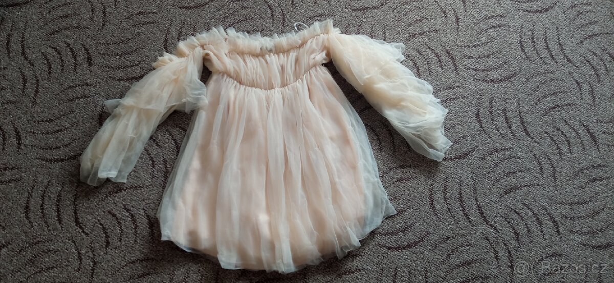 RŮZNÉ ŠATY VÝBĚR V GALERII KUS 50KČ