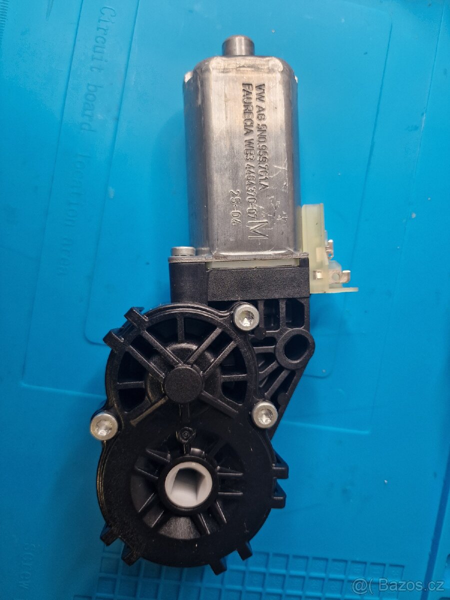 Originální motor stahování oken VW Tiguan Kodiaq - 5QF959762