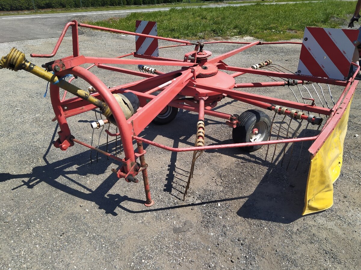 Shrnovač píce Pottinger 322 U, záběr 3m, kardan se spojkou,