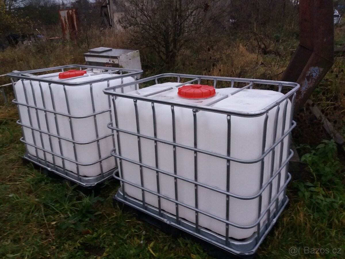 1000 litrové nádrže
