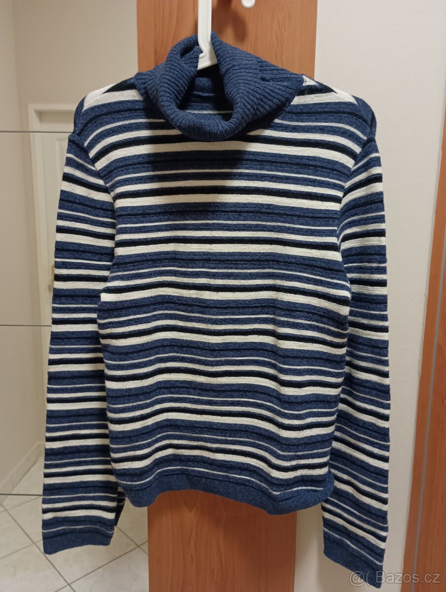 Pruhovaný svetr