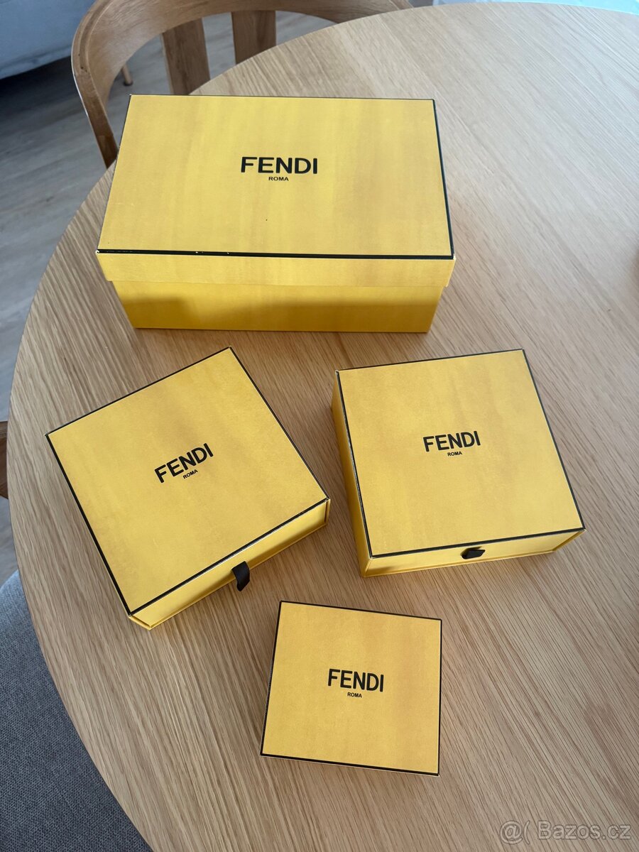 Fendi krabice a tašky