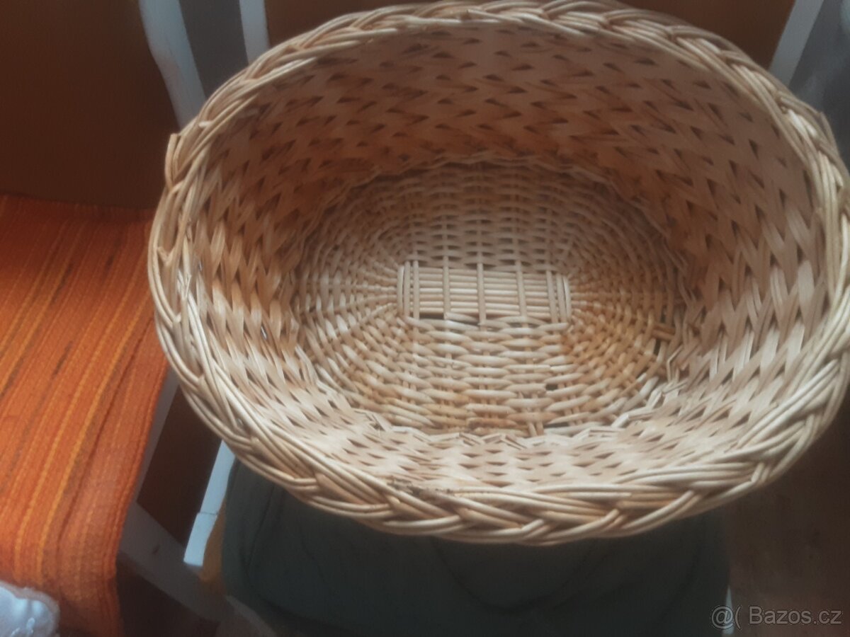 Proutěný koš