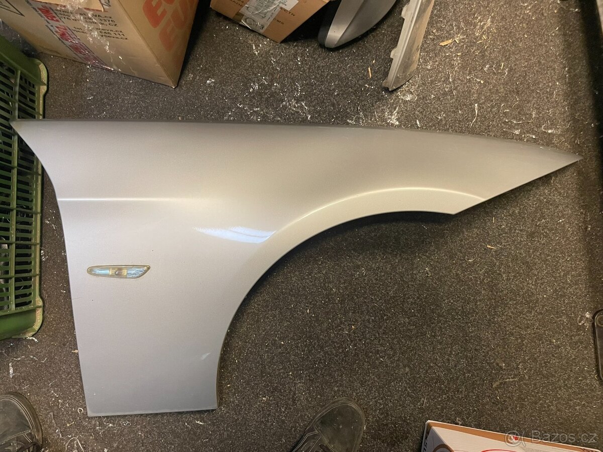 Bmw e90 e91 originální pravý blatník