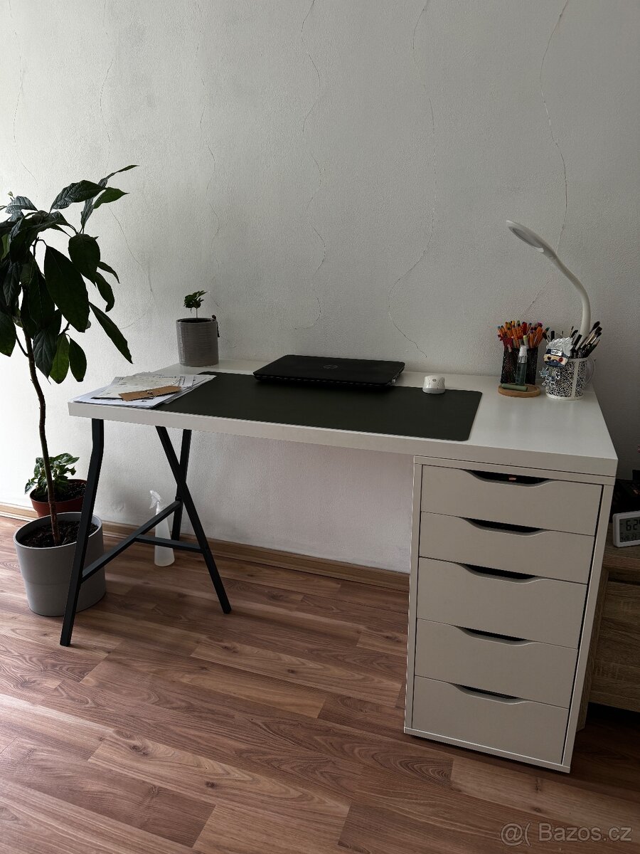 Stůl se šuplíky (IKEA)