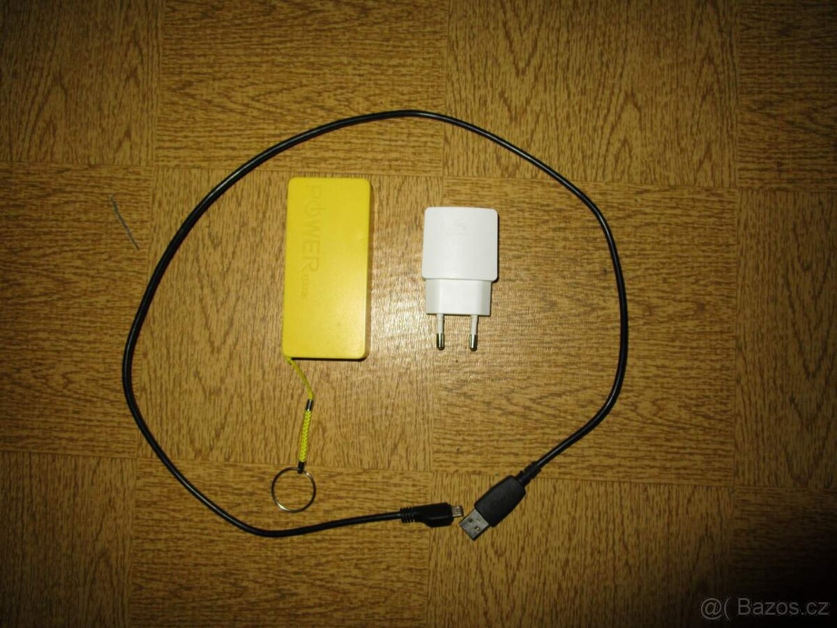 Plastová USB power banka s 2600mAh viz foto. Cena 100 Kč.